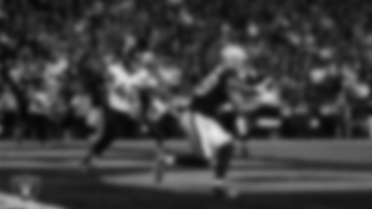 Las Vegas Raiders tight end Brock Bowers (89) makes a 2-yard touchdown catch during the regular season home game against the Jacksonville Jaguars at Allegiant Stadium.