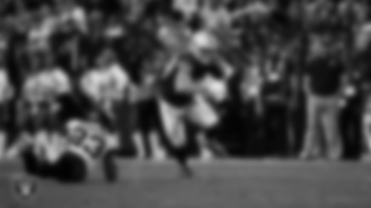 Las Vegas Raiders tight end Brock Bowers (89) runs after making a catch during the regular season home game against the Jacksonville Jaguars at Allegiant Stadium.