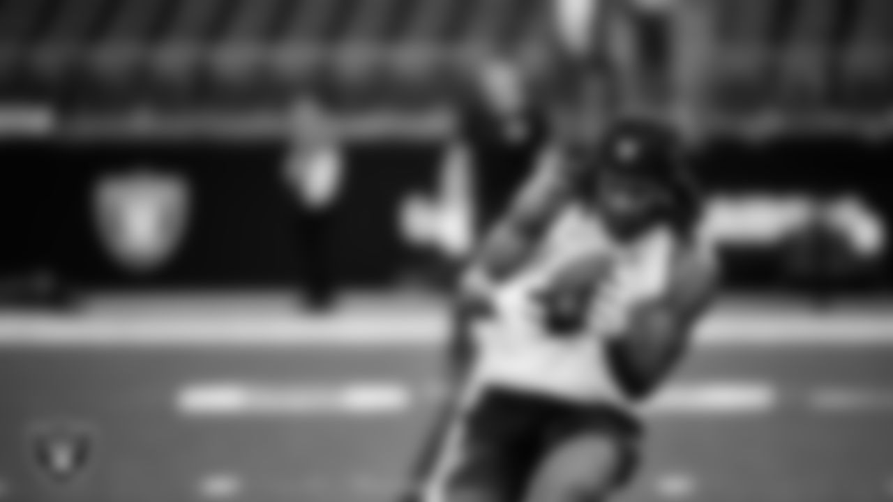 Las Vegas Raiders wide receiver Dont'e Thornton Jr. (10) warming up before the regular season home game against the Cleveland Browns at Allegiant Stadium.