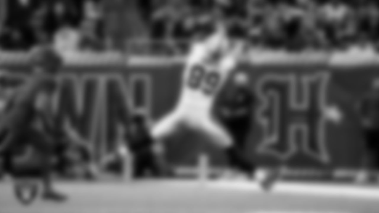 Las Vegas Raiders tight end Brock Bowers (89) during the regular season away game against the Houston Texans at NRG Stadium.