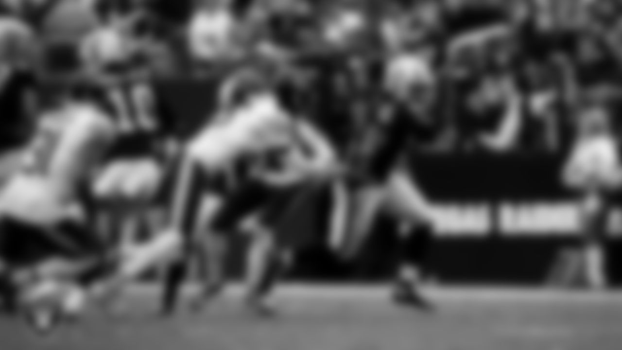 Las Vegas Raiders running back Ashton Jeanty (2) rushes for a 64-yard touchdown during the regular season home game against the Chicago Bears at Allegiant Stadium.