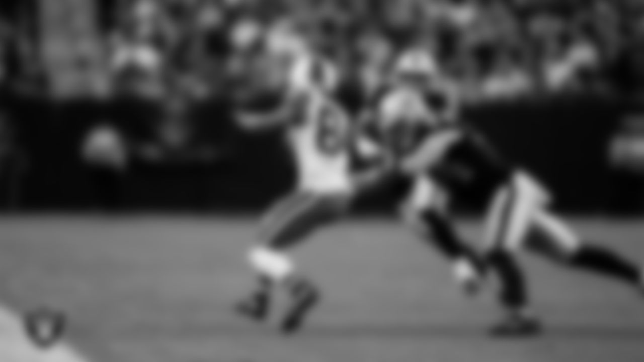 Las Vegas Raiders linebacker Tommy Eichenberg (44) during the regular season home game against the Cleveland Browns at Allegiant Stadium.