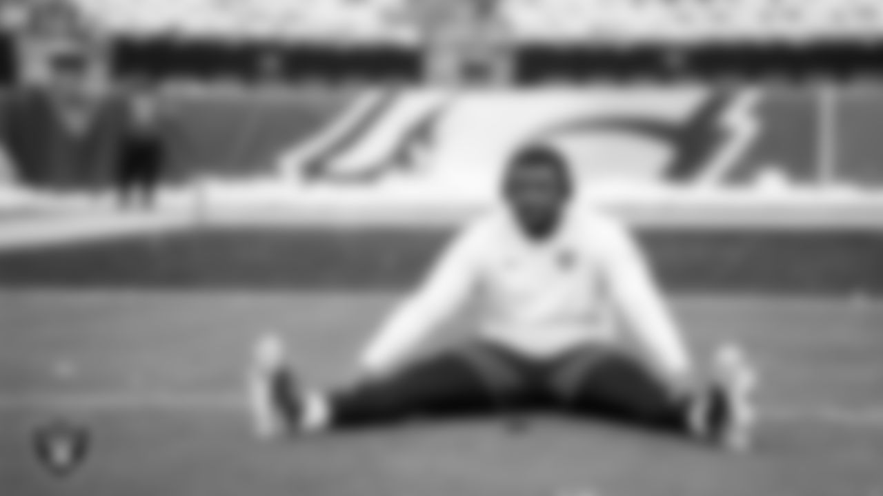 Las Vegas Raiders defensive tackle JJ Pegues (92) warming up before the regular season away game against the Philadelphia Eagles at Lincoln Financial Field.