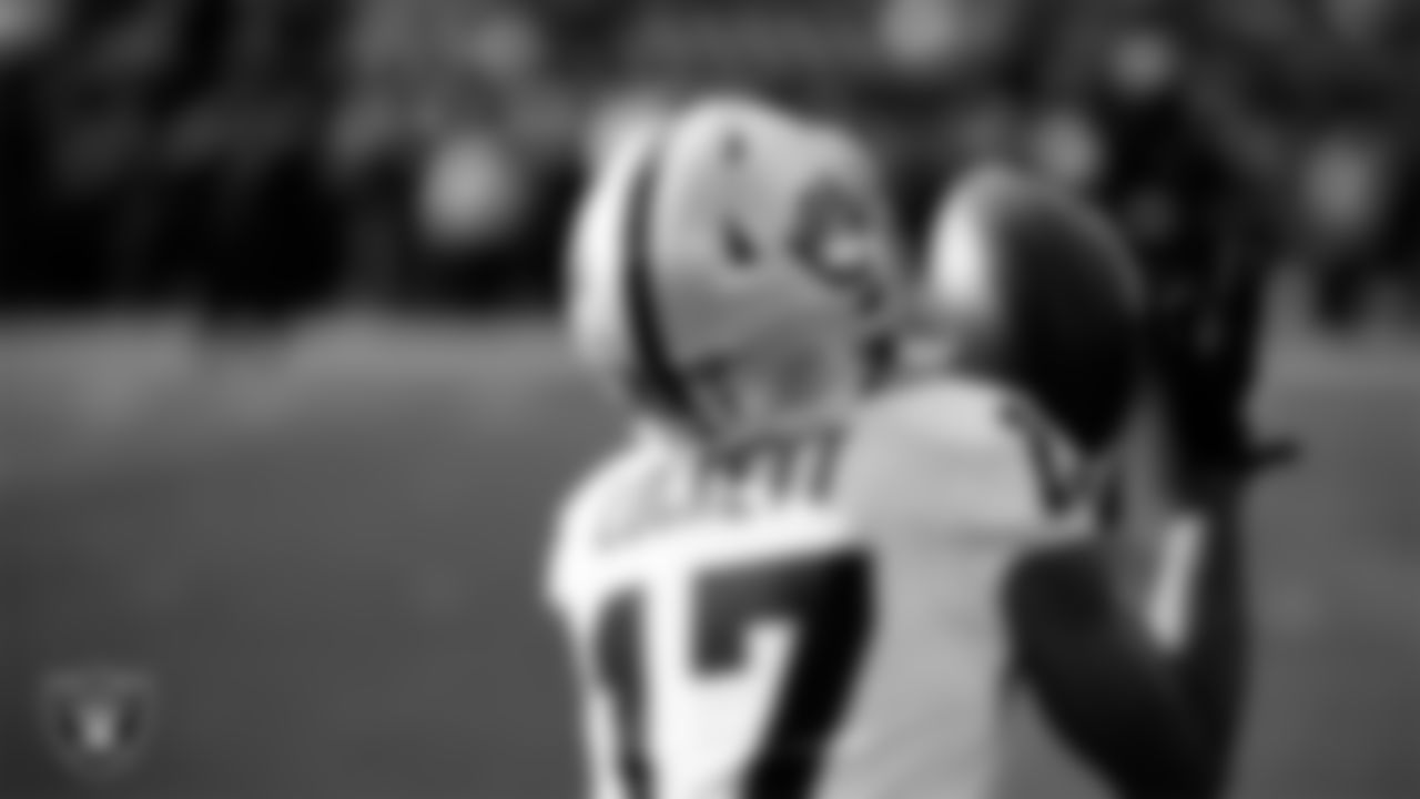 Las Vegas Raiders wide receiver Tyler Lockett (17) warming up before the regular season away game against the Philadelphia Eagles at Lincoln Financial Field.