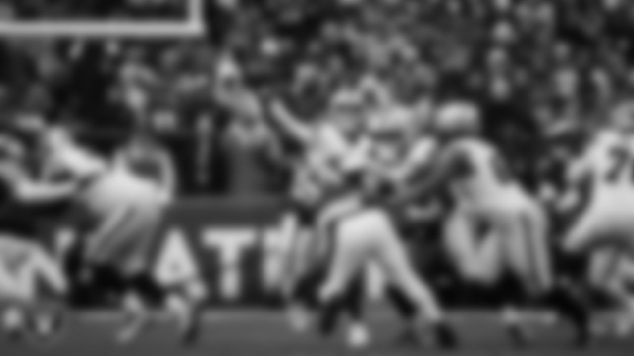 Las Vegas Raiders quarterback Kenny Pickett (15) passes during the regular season away game against the Philadelphia Eagles at Lincoln Financial Field.