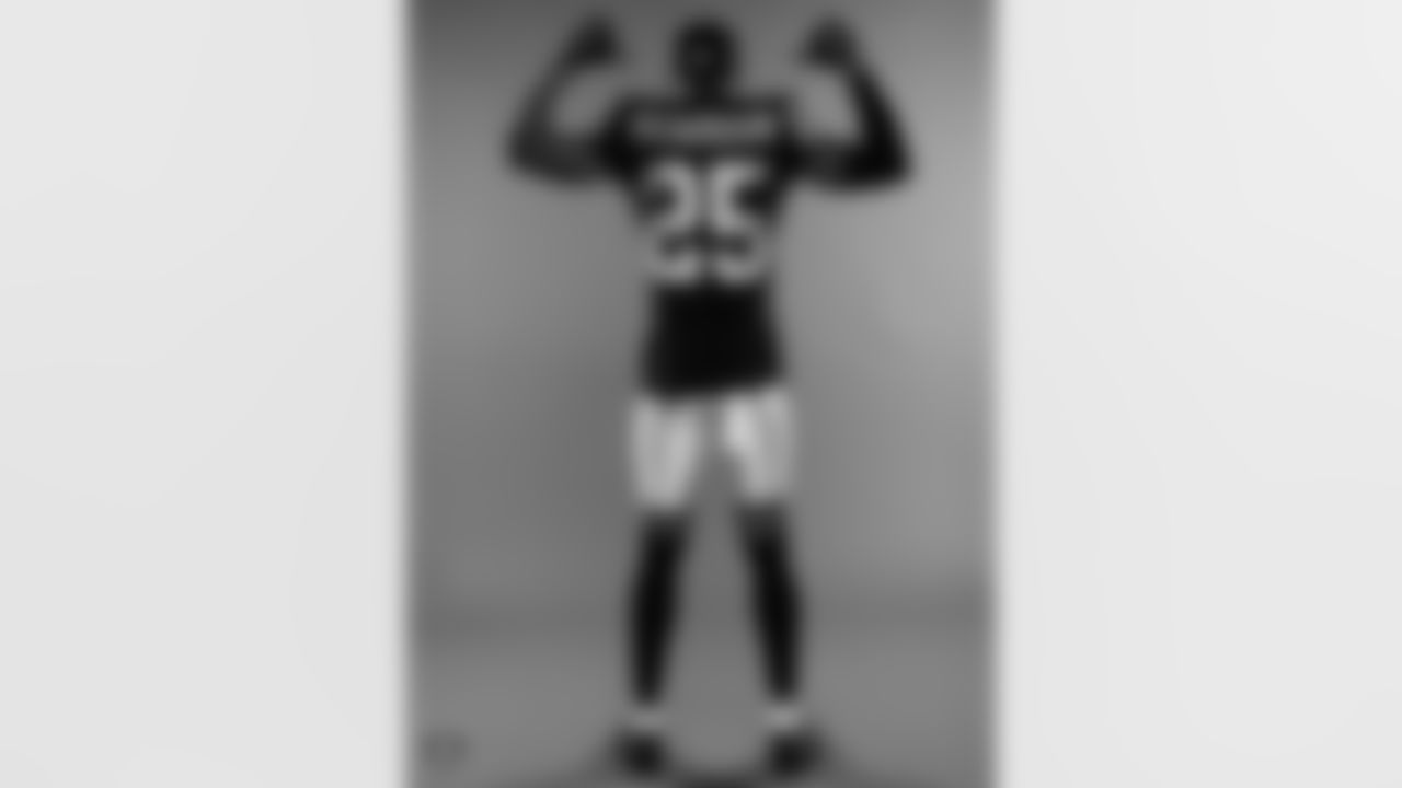 Las Vegas Raiders cornerback Decamerion Richardson (25) poses for a photo at the 2025 Raiders Media Day.