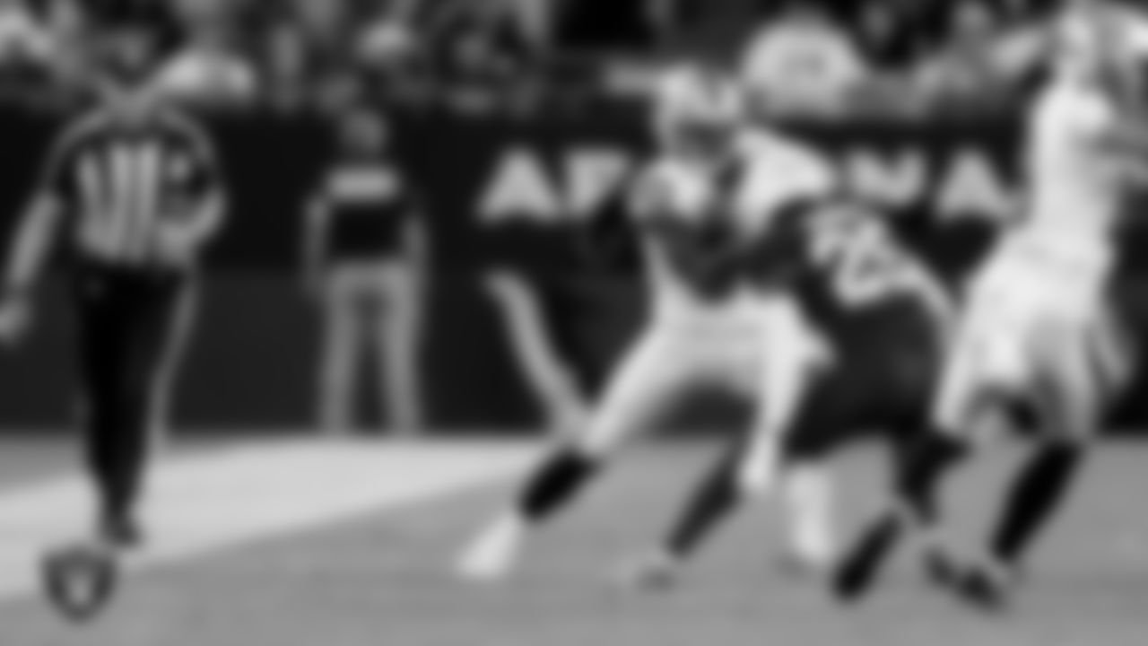 Las Vegas Raiders tight end Ian Thomas (80) during the preseason away game against the Arizona Cardinals at State Farm Stadium.