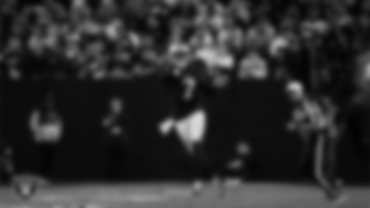 Las Vegas Raiders quarterback Geno Smith (7) passes during the regular season home game against the Dallas Cowboys at Allegiant Stadium.