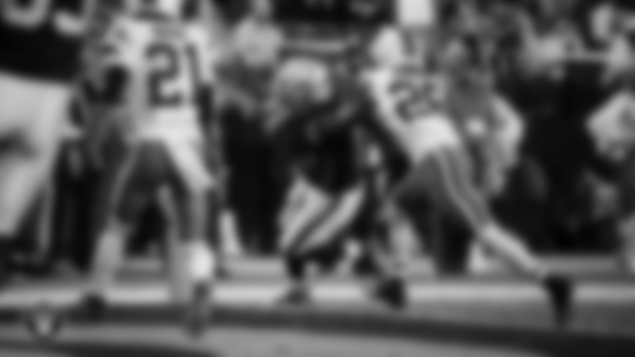 Las Vegas Raiders running back Ashton Jeanty (2) runs after making a 5-yard touchdown catch during the regular season home game against the Cleveland Browns at Allegiant Stadium.