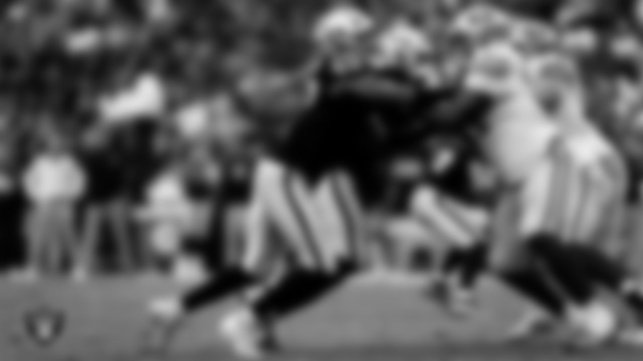 Las Vegas Raiders defensive end Charles Snowden (49) defends during the preseason home game against the San Francisco 49ers at Allegiant Stadium.
