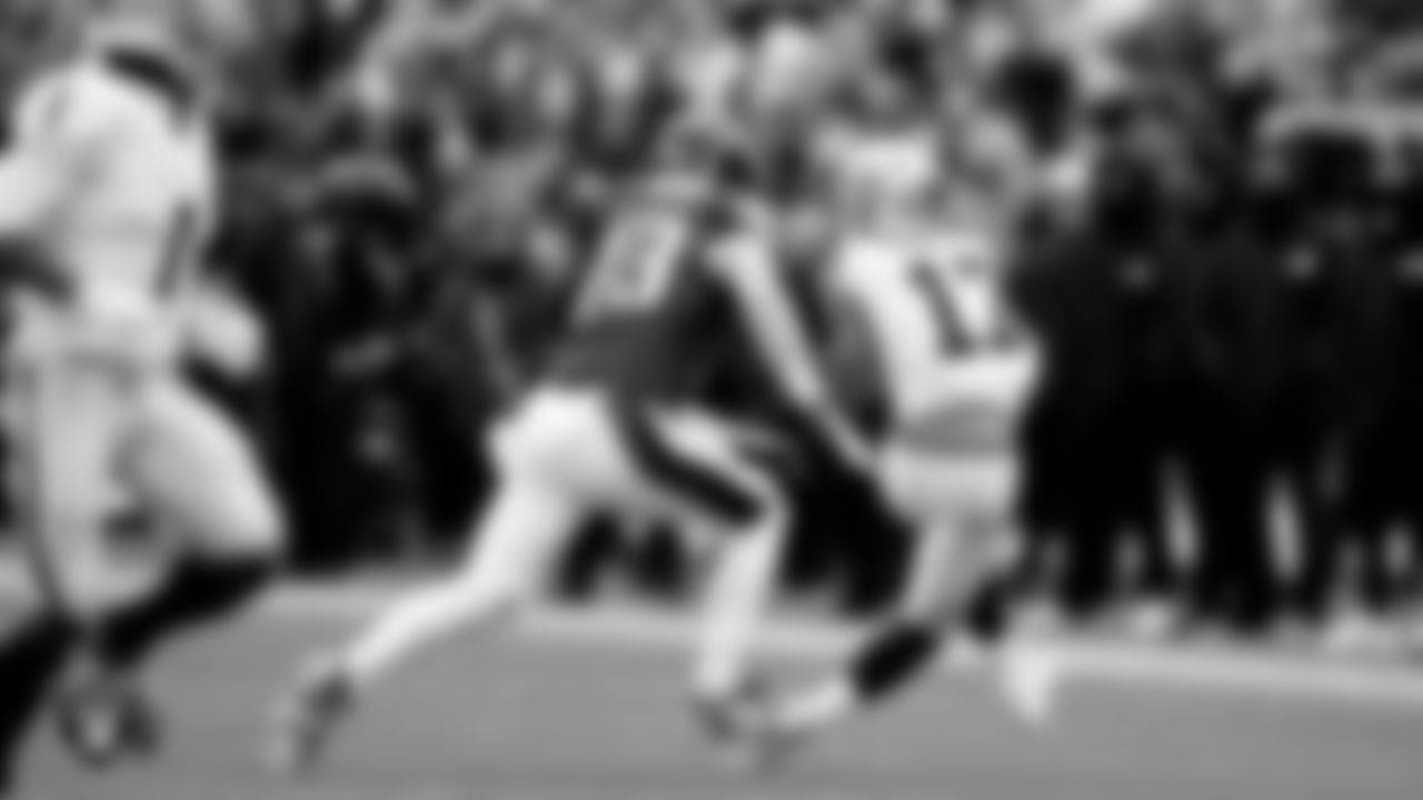 Las Vegas Raiders wide receiver Tyler Lockett (17) during the regular season away game against the Philadelphia Eagles at Lincoln Financial Field.