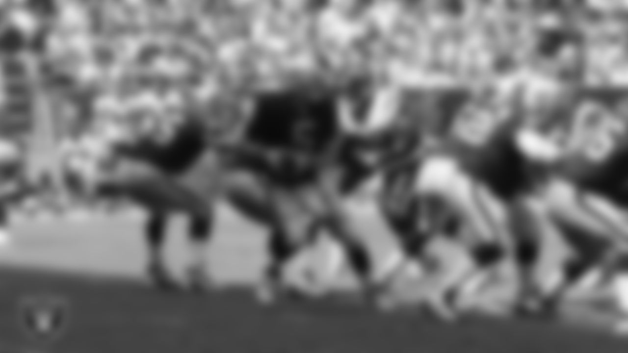 Oakland Raiders quarterback Kerry Collins (5) during the regular season away game against the Houston Texans at Reliant Stadium, Sunday, October 3, 2004, in Houston, Texas.