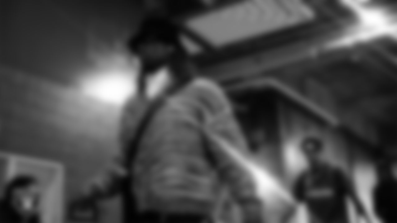 Las Vegas Raiders running back Ashton Jeanty (2) arrives to the regular season away game against the Washington Commanders at Northwest Stadium.