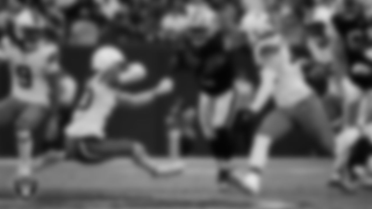 Las Vegas Raiders running back Ashton Jeanty (2) rushes during the regular season home game against the Cleveland Browns at Allegiant Stadium.