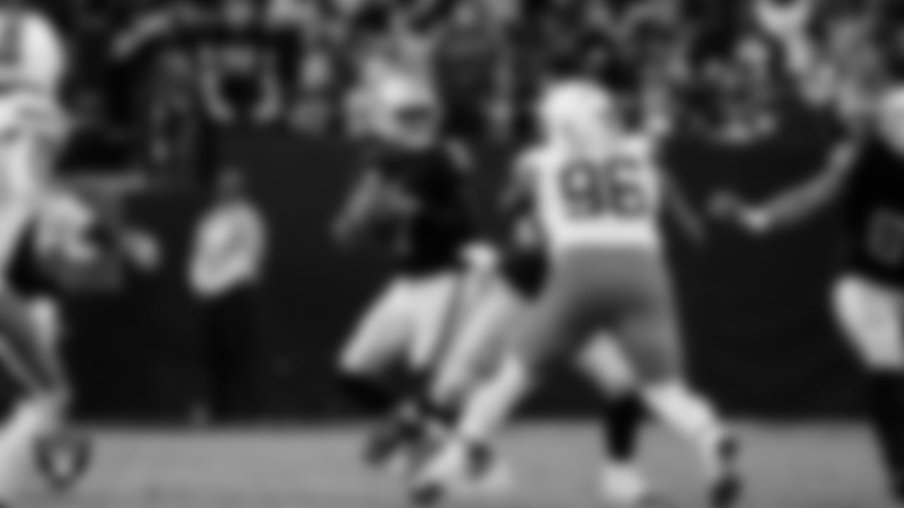 Las Vegas Raiders quarterback Geno Smith (7) during the regular season home game against the Cleveland Browns at Allegiant Stadium.