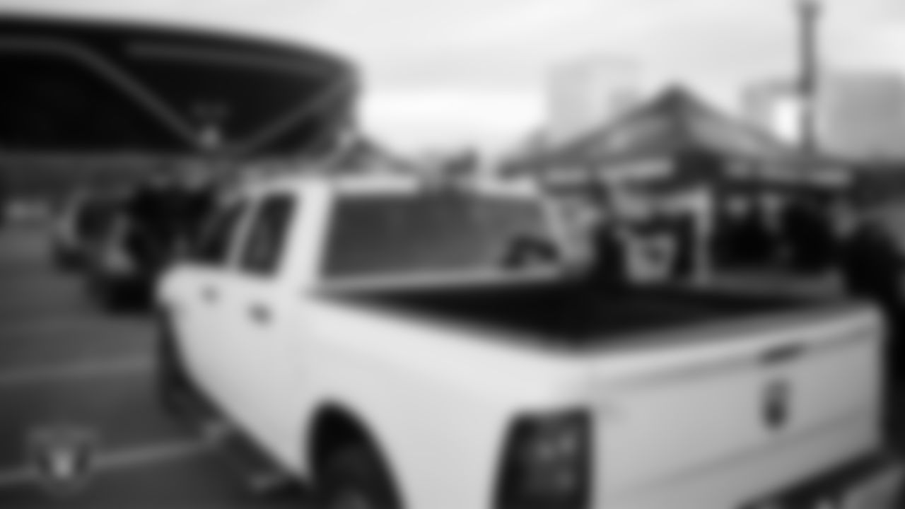 Las Vegas Raiders center Will Putnam (67) helps distribute Thanksgiving meals to families during Turkey Time with the O-Line at Allegiant Stadium.