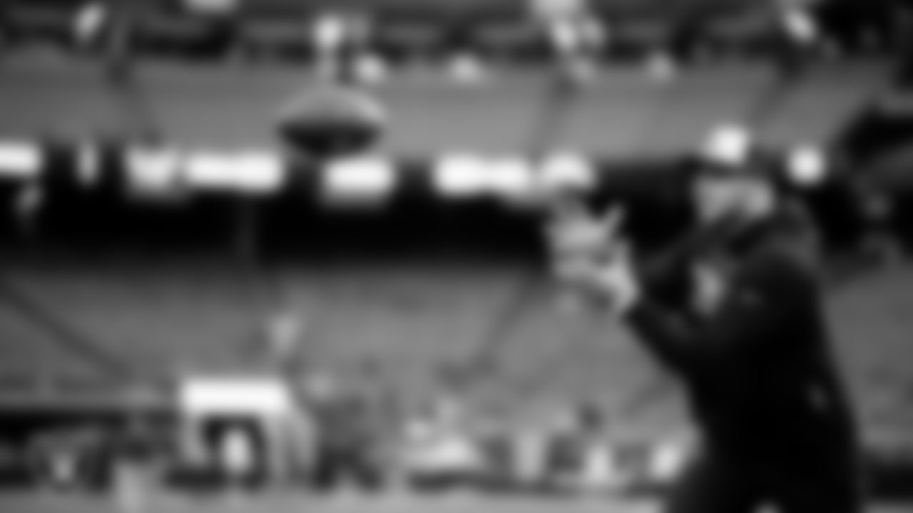 Las Vegas Raiders linebacker Tommy Eichenberg (44) warming up before the regular season home game against the New York Giants at Allegiant Stadium.