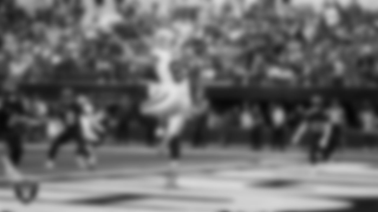 Las Vegas Raiders tight end Brock Bowers (89) makes a 6-yard touchdown catch during the regular season away game against the Los Angeles Chargers at SoFi Stadium.