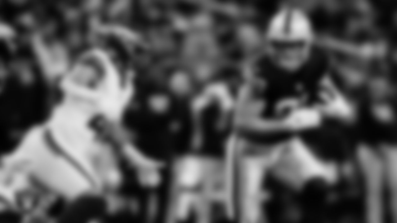 Las Vegas Raiders tight end Brock Bowers (89) during the regular season home game against the Denver Broncos at Allegiant Stadium.