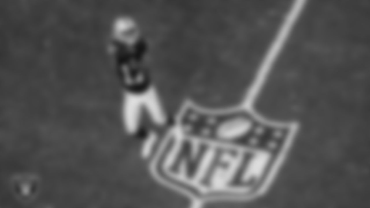 Las Vegas Raiders wide receiver Tyler Lockett (17) makes a catch during the regular season home game against the Cleveland Browns at Allegiant Stadium.