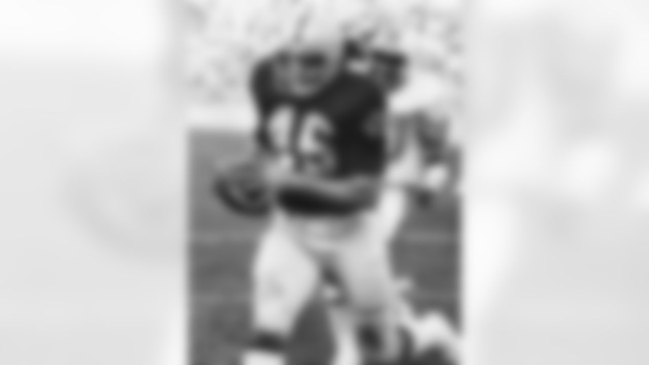 Oakland Raiders tight end Warren Bankston (46) during the regular season home game against the Tampa Bay Buccaneers at Oakland-Alameda County Coliseum, Sunday, November 28, 1976, in Oakland, Calif.