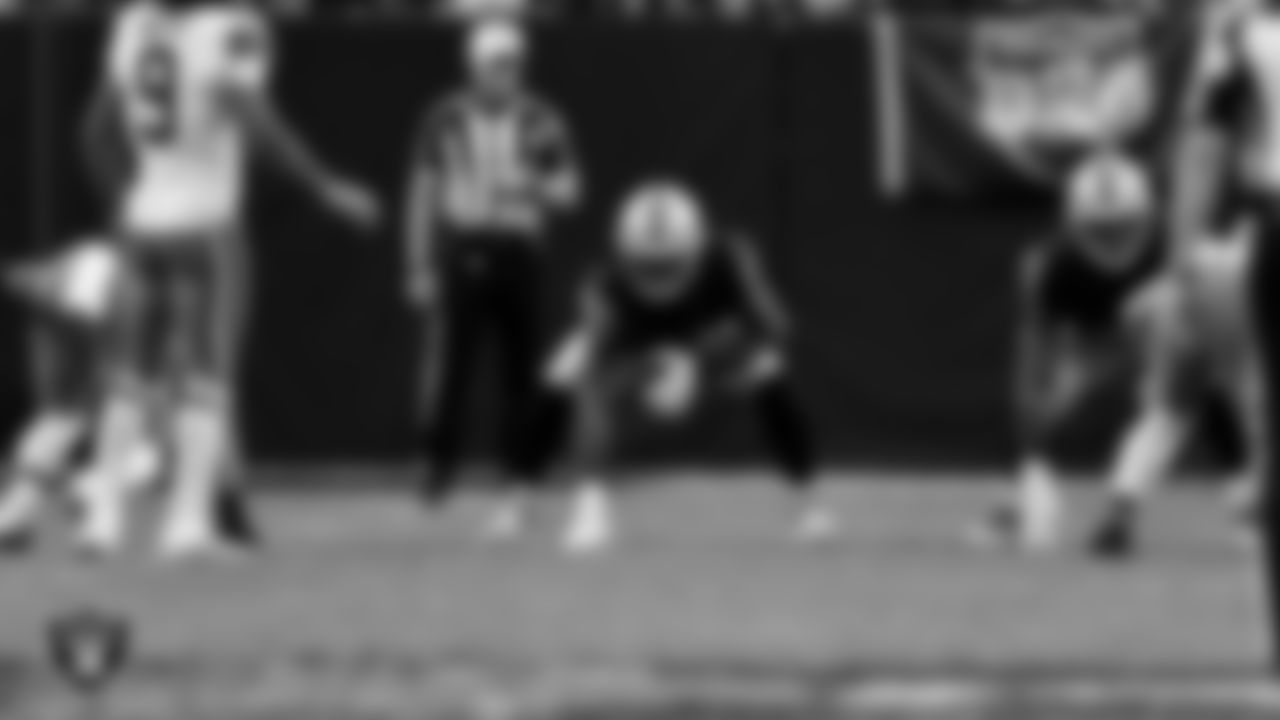 Las Vegas Raiders tight end Ian Thomas (80) during the regular season home game against the Cleveland Browns at Allegiant Stadium.