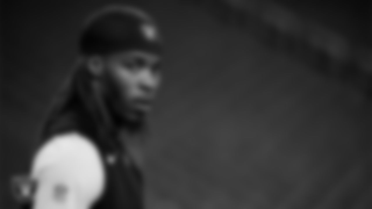 Las Vegas Raiders wide receiver Dont'e Thornton Jr. (10) warming up before the regular season home game against the Los Angeles Chargers at Allegiant Stadium.