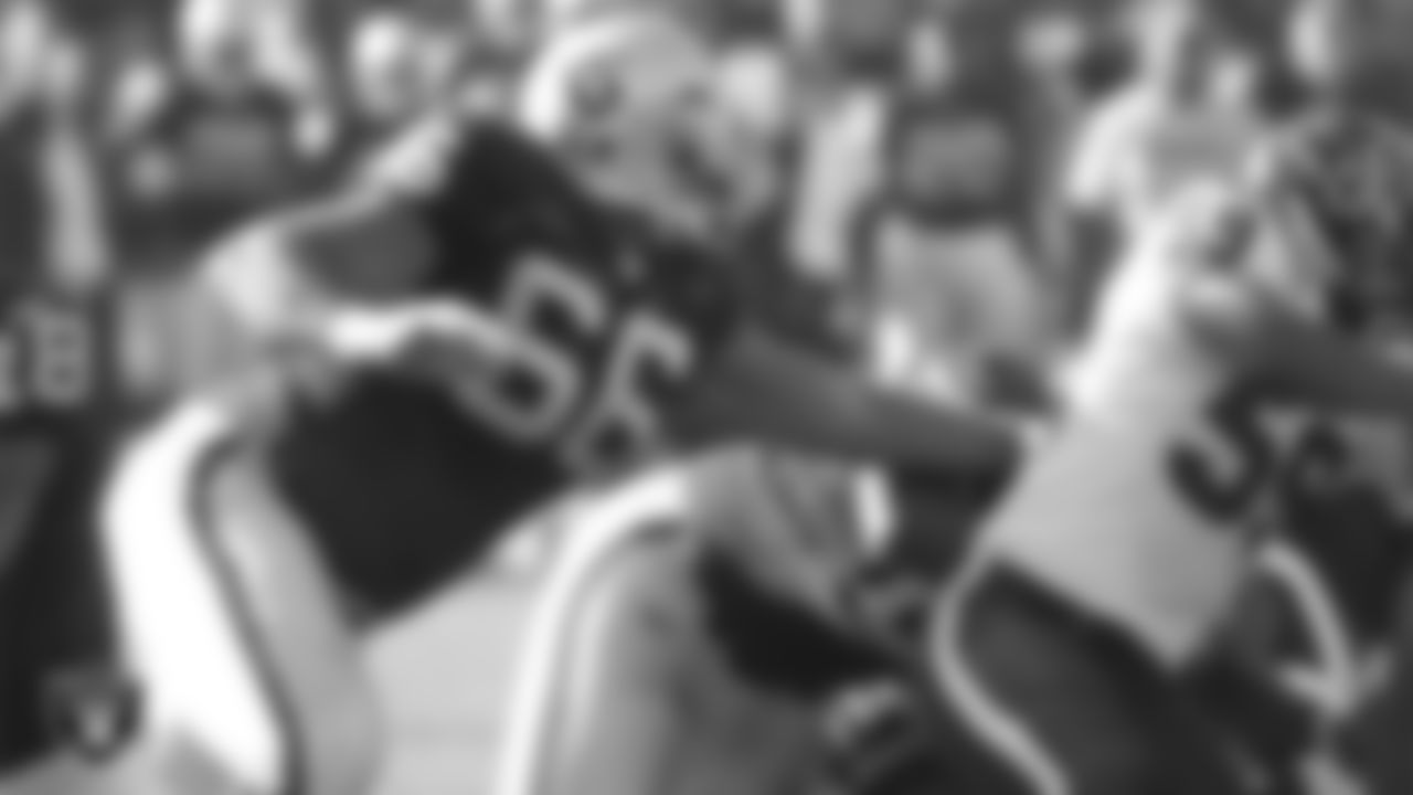 Oakland Raiders tackle Langston Walker (66) during the regular season home game against the Houston Texans at McAfee Coliseum, Sunday, December 3, 2006, in Oakland, Calif.