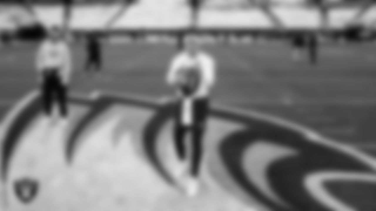 Las Vegas Raiders quarterback Kenny Pickett (15) warming up before the regular season away game against the Philadelphia Eagles at Lincoln Financial Field.