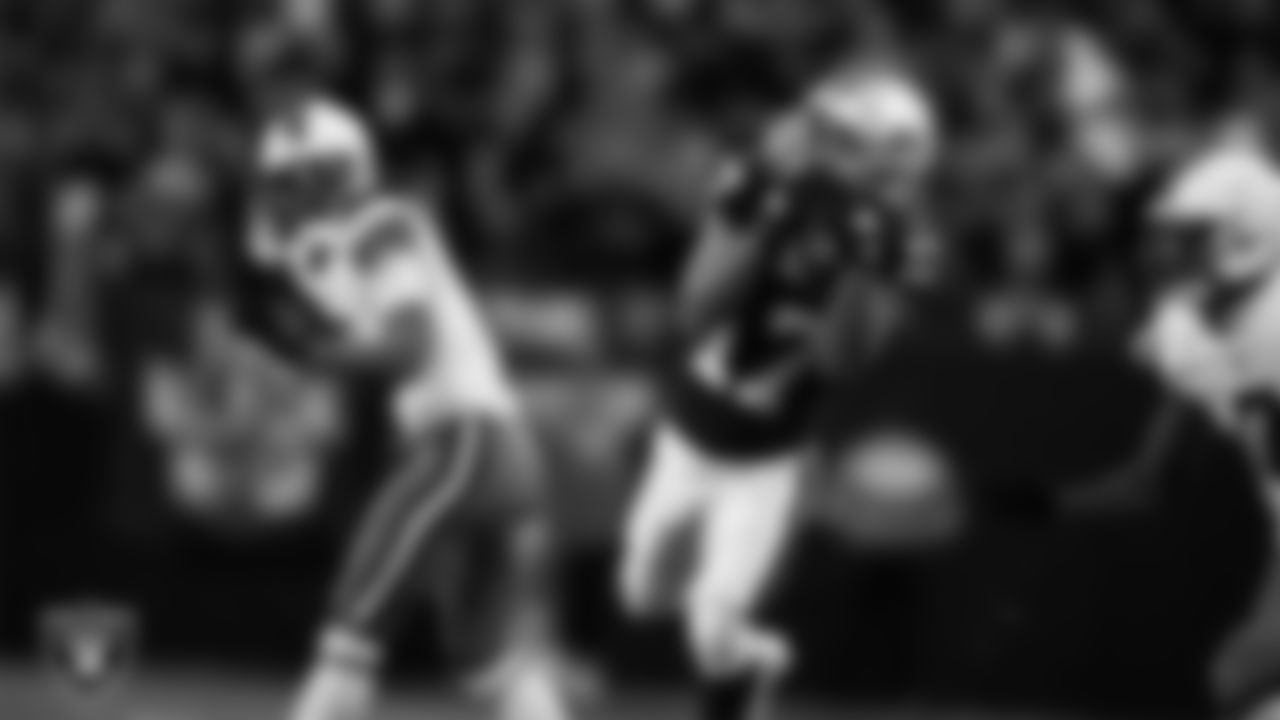 Las Vegas Raiders wide receiver Tyler Lockett (17) makes a catch during the regular season home game against the Cleveland Browns at Allegiant Stadium.