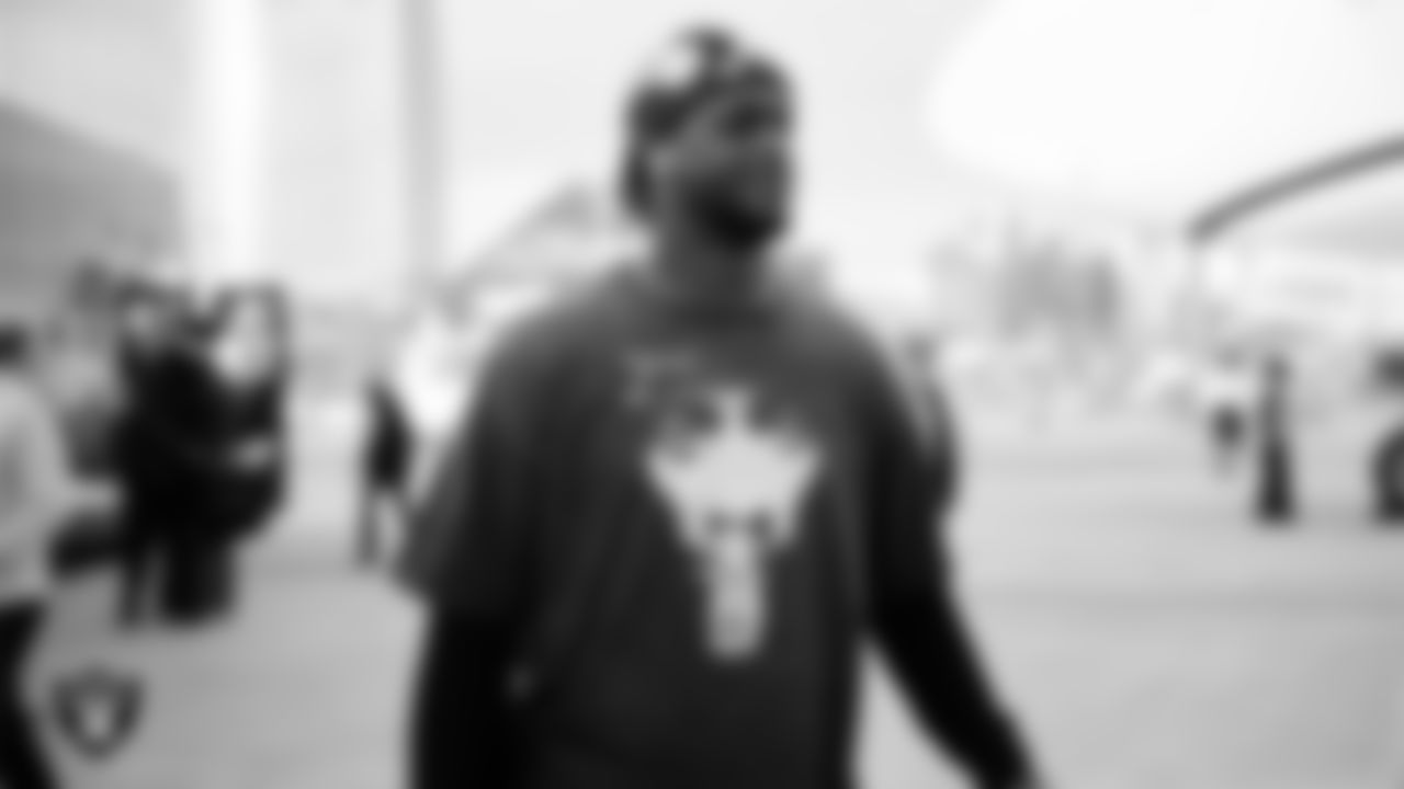 Las Vegas Raiders quarterback Geno Smith (7) departs for the regular season away game against the Houston Texans.