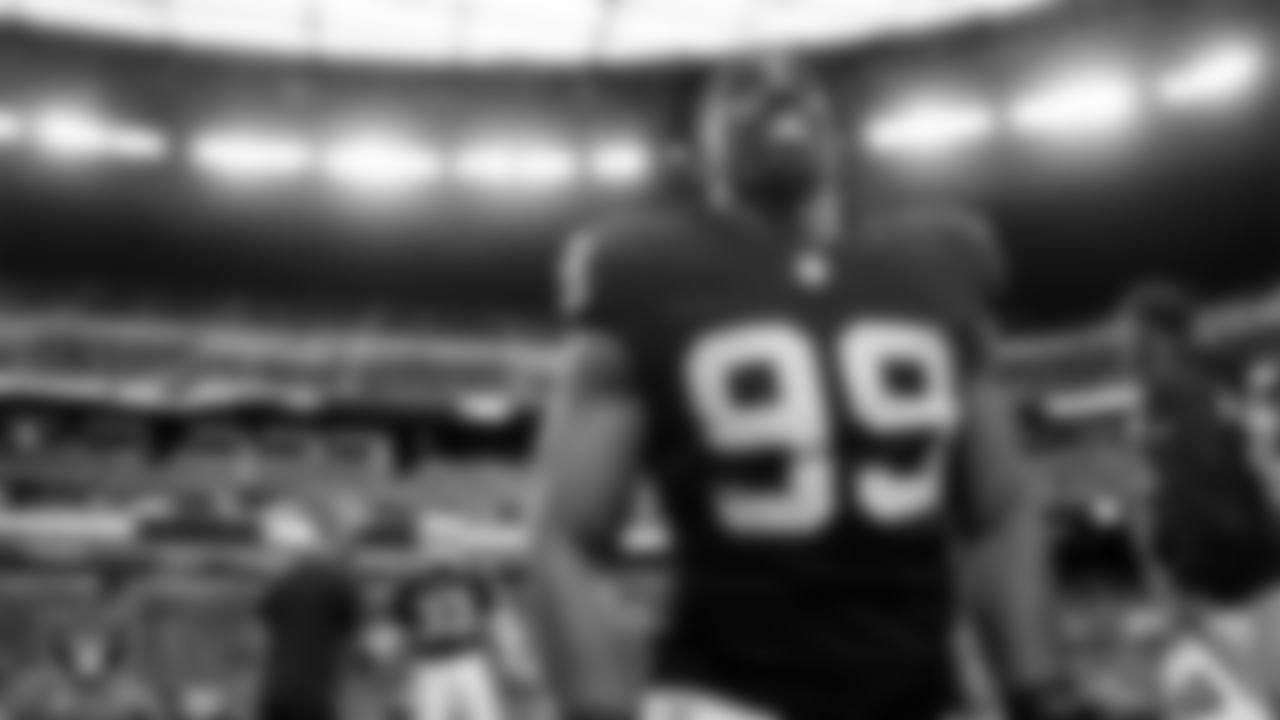 Las Vegas Raiders defensive tackle Thomas Booker IV (99) warming up before the regular season home game against the New York Giants at Allegiant Stadium.