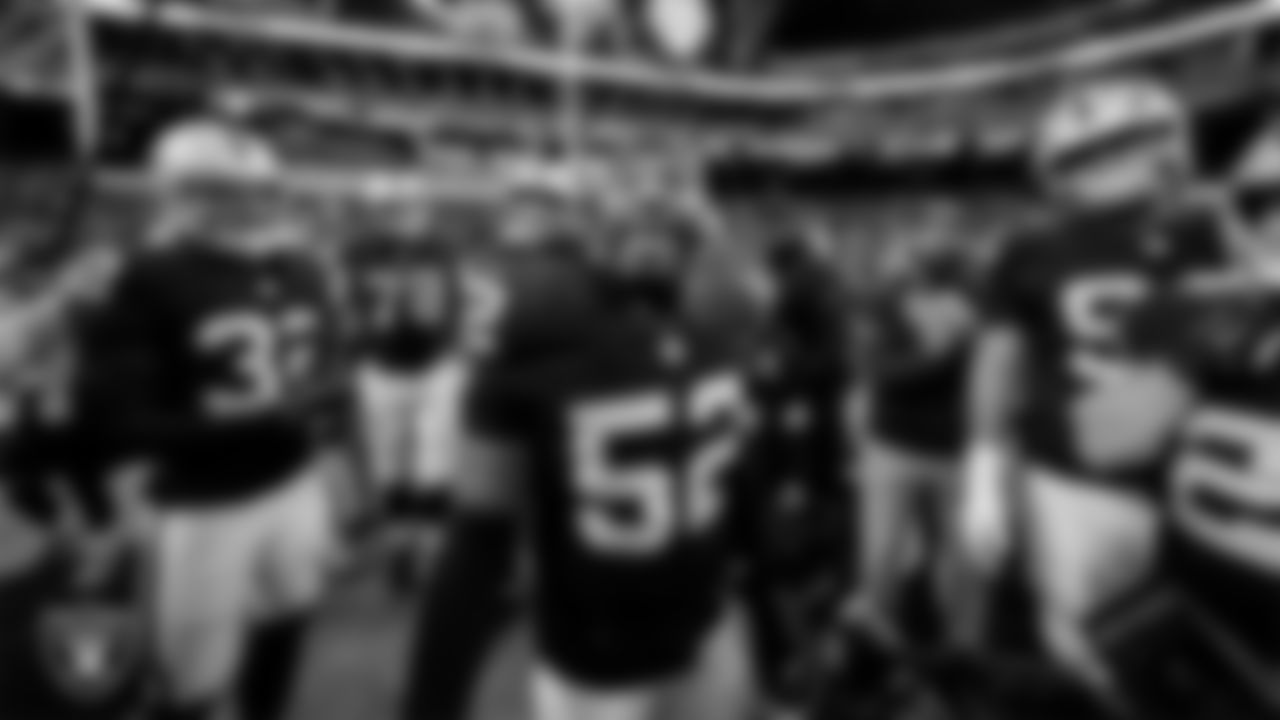 Las Vegas Raiders linebacker Elandon Roberts (52) in a huddle before the regular season home game against the Kansas City Chiefs at Allegiant Stadium.