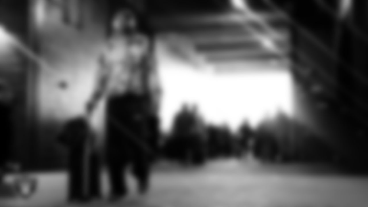 Las Vegas Raiders defensive end Tyree Wilson (9) arrives to the regular season away game against the Washington Commanders at Northwest Stadium.