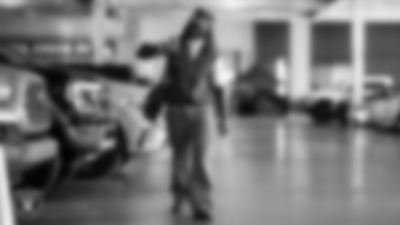 Las Vegas Raiders running back Ashton Jeanty (2) arrives to the regular season home game against the Cleveland Browns at Allegiant Stadium.