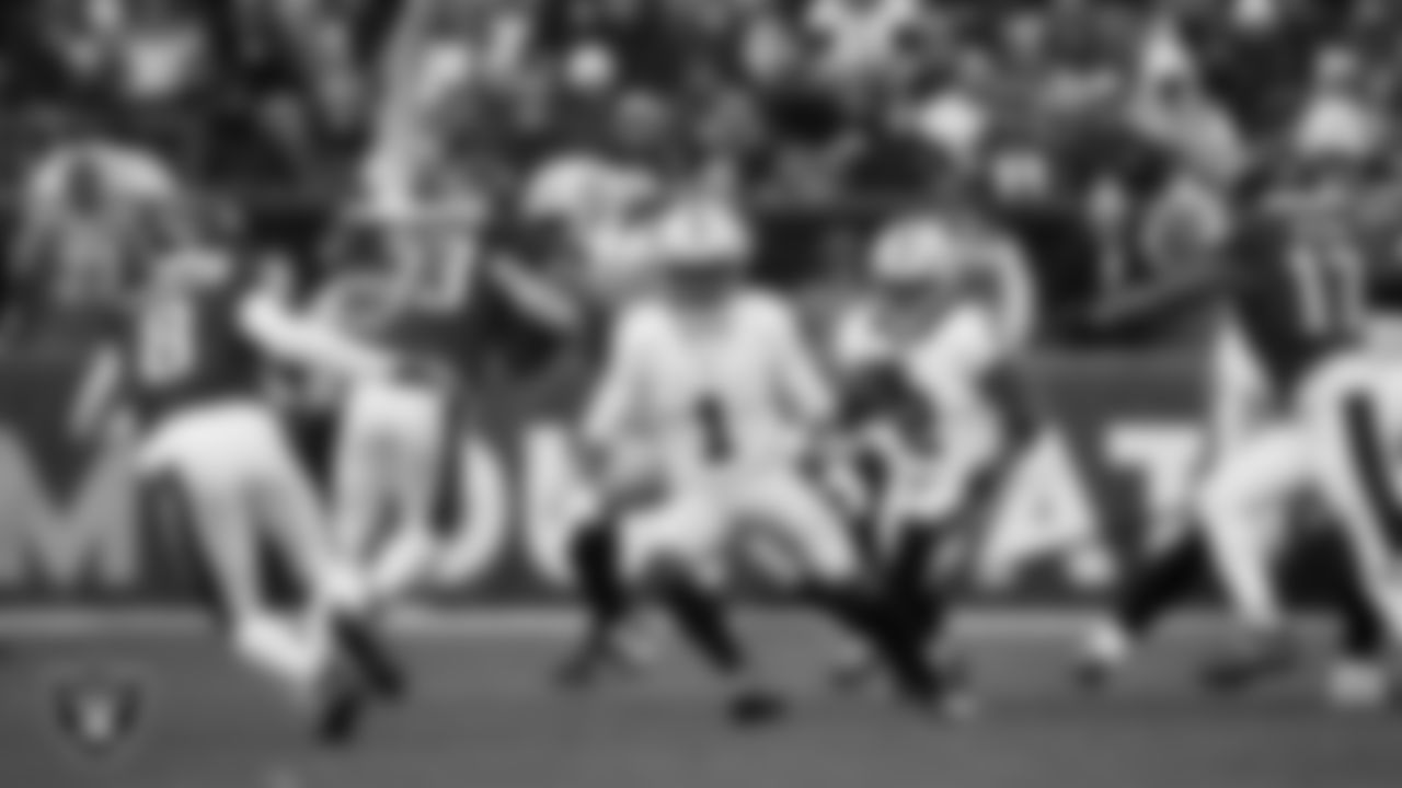 Las Vegas Raiders running back Ashton Jeanty (2) rushes during the regular season away game against the Philadelphia Eagles at Lincoln Financial Field.