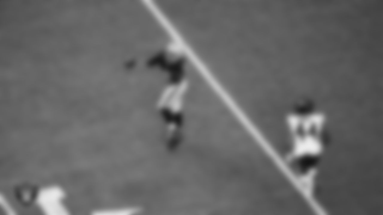 Las Vegas Raiders running back Ashton Jeanty (2) goes for an 8-yard touchdown catch during the regular season home game against the Chicago Bears at Allegiant Stadium.