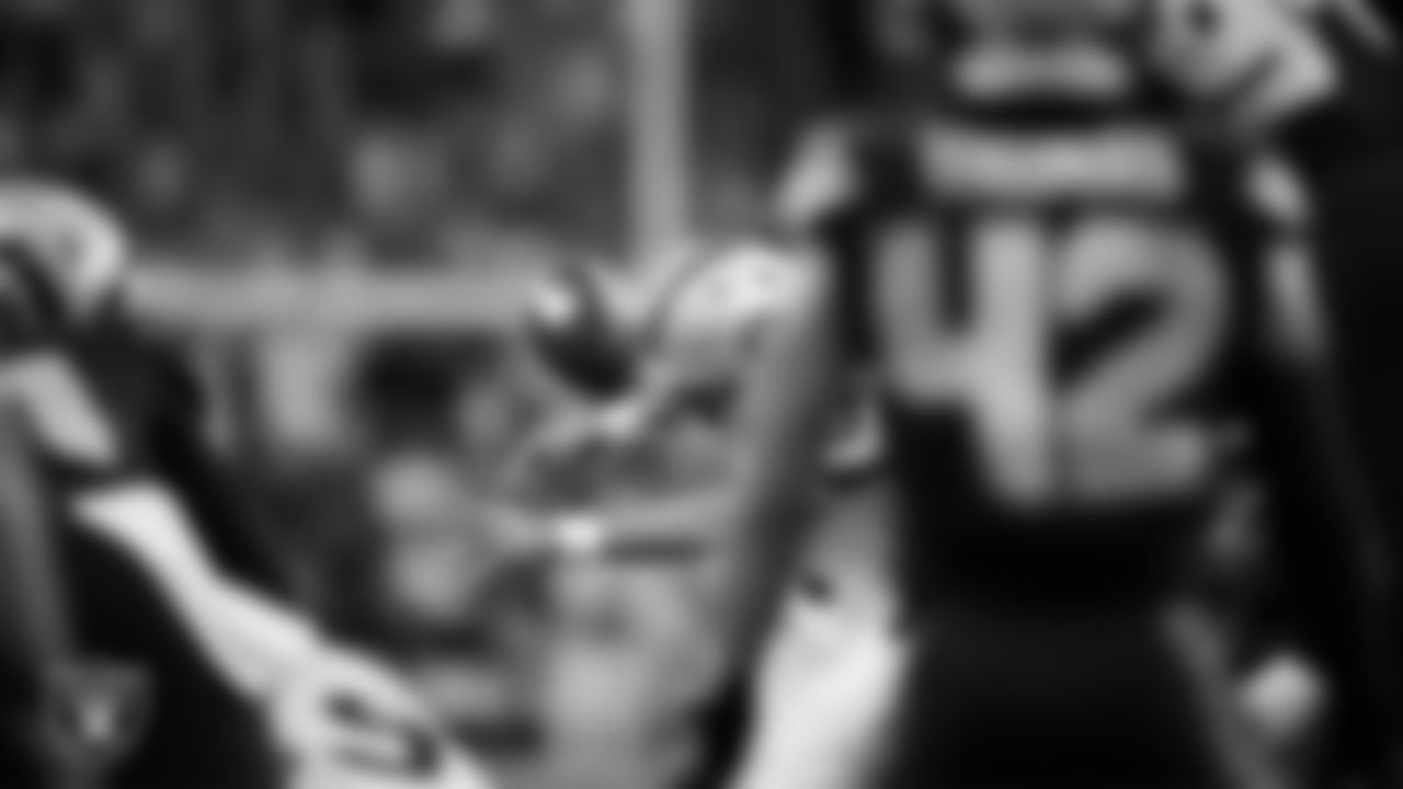 Las Vegas Raiders kicker Daniel Carlson (8) kicks a 27-yard field goal during the preseason away game against the Seattle Seahawks at Lumen Field.