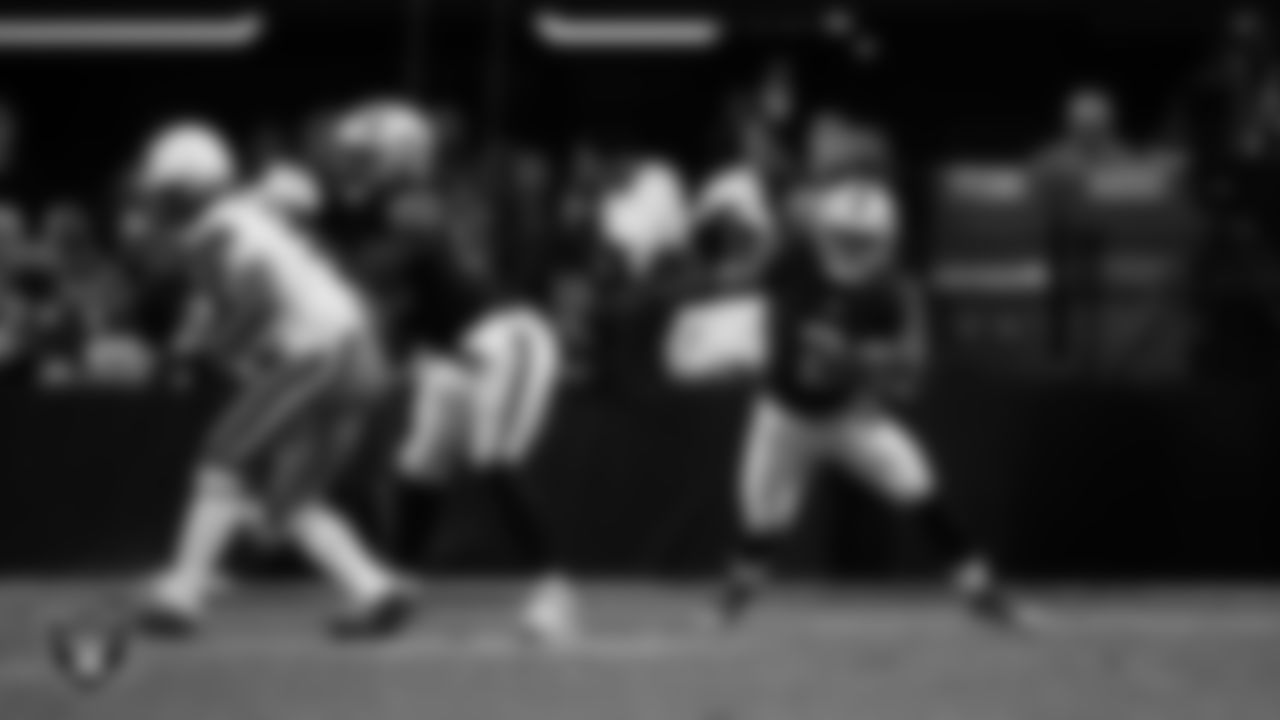 Las Vegas Raiders running back Ashton Jeanty (2) runs after making a catch during the regular season home game against the Cleveland Browns at Allegiant Stadium.