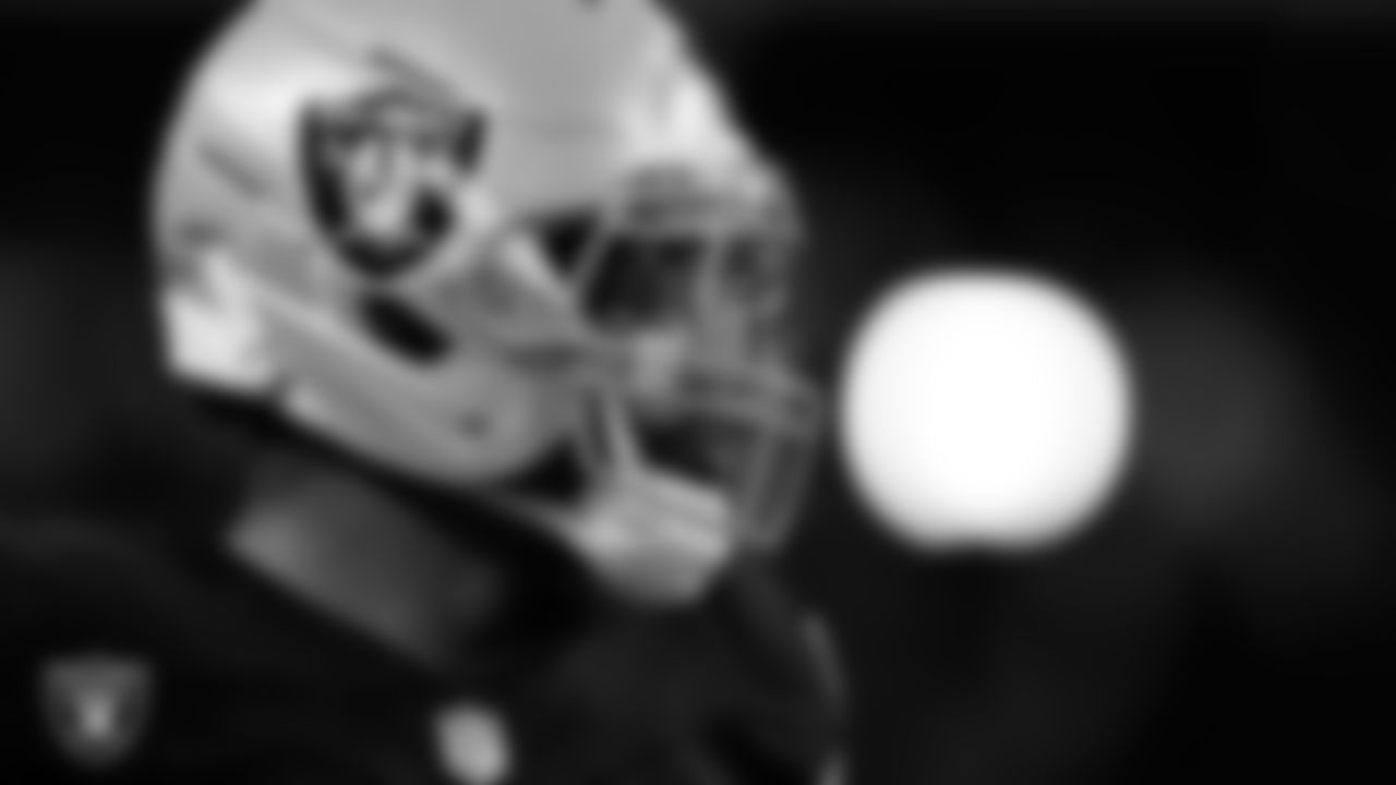 Las Vegas Raiders linebacker Elandon Roberts (52) on the field during the regular season home game against the Dallas Cowboys at Allegiant Stadium.