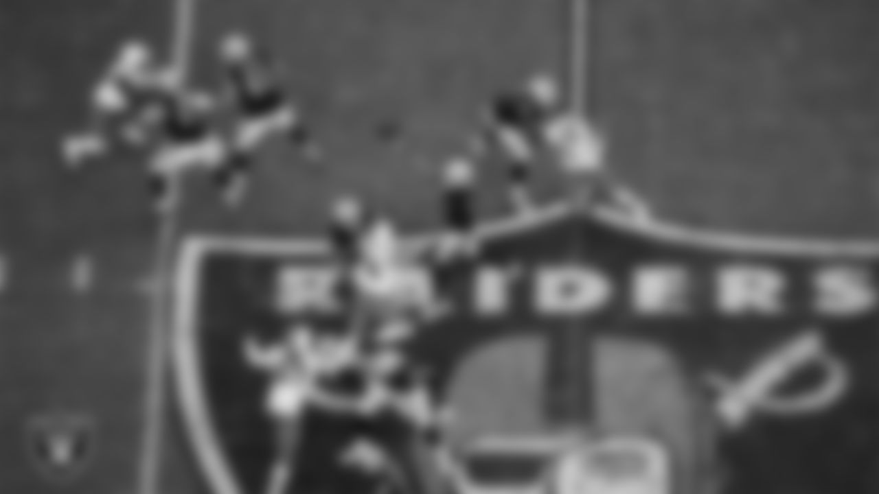 Las Vegas Raiders quarterback Geno Smith (7) passes during the regular season home game against the Cleveland Browns at Allegiant Stadium.