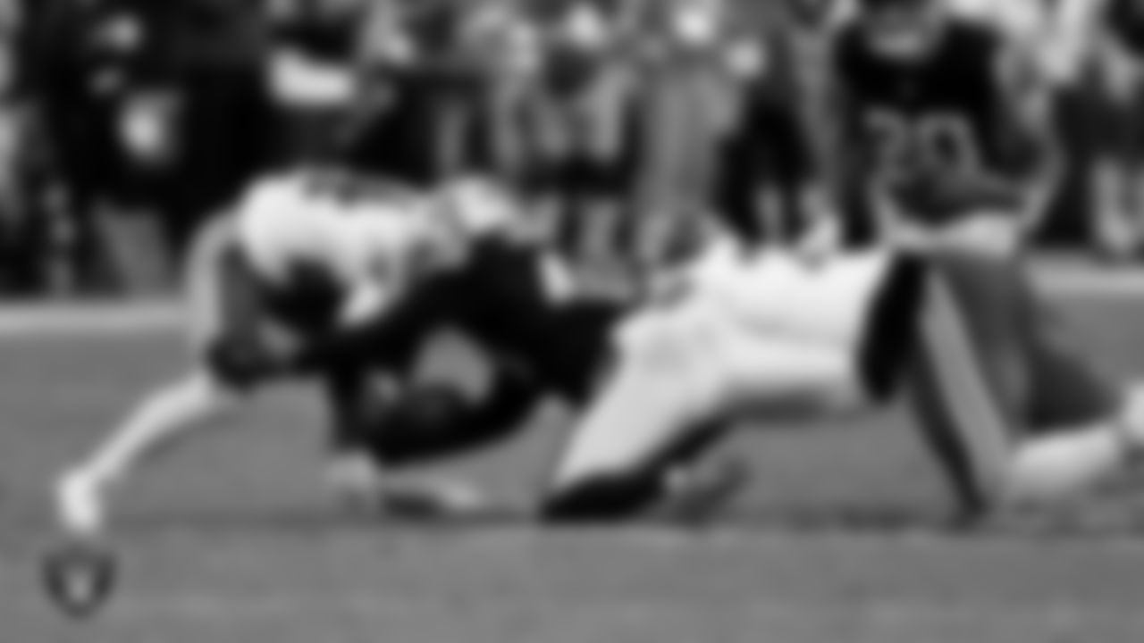 Las Vegas Raiders defensive end Charles Snowden (49) during the regular season home game against the Kansas City Chiefs at Allegiant Stadium.