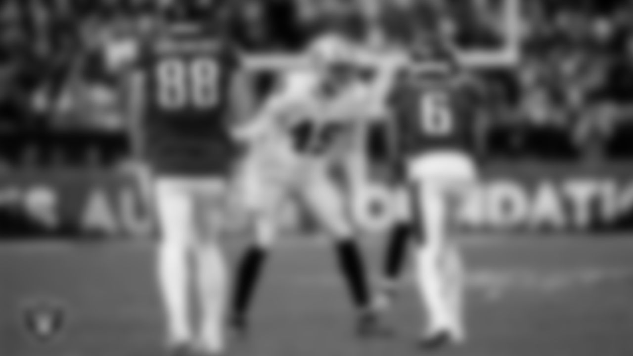 Las Vegas Raiders defensive end Charles Snowden (49) during the regular season away game against the Philadelphia Eagles at Lincoln Financial Field.