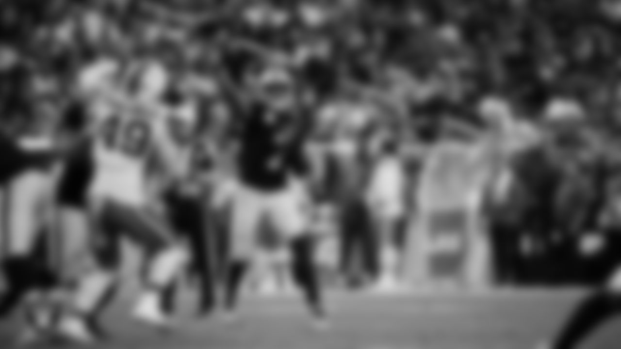 Las Vegas Raiders quarterback Geno Smith (7) passes during the regular season home game against the Cleveland Browns at Allegiant Stadium.