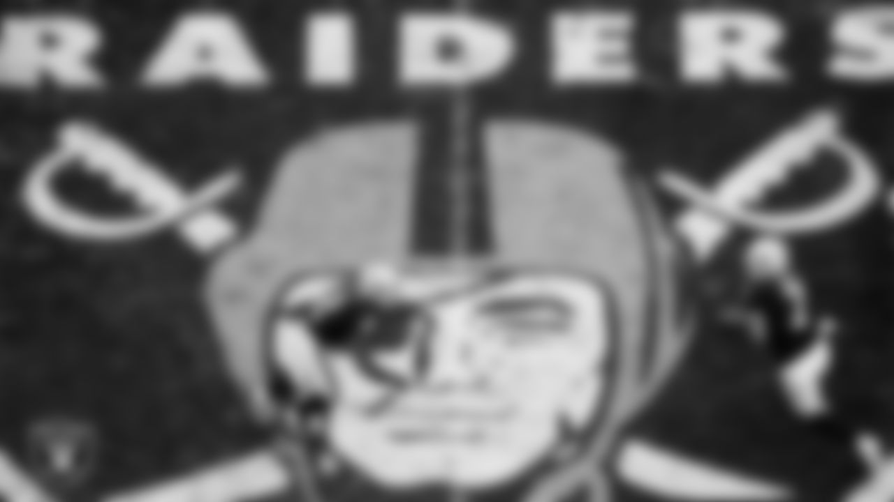 Las Vegas Raiders quarterback Geno Smith (7) goes to hand the ball off to running back Ashton Jeanty (2) during the regular season home game against the Chicago Bears at Allegiant Stadium.