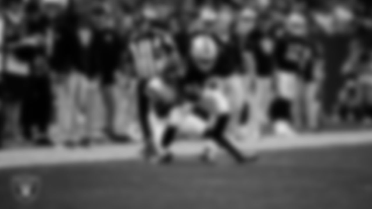 Las Vegas Raiders running back Ashton Jeanty (2) runs after making a catch during the regular season home game against the Denver Broncos at Allegiant Stadium.