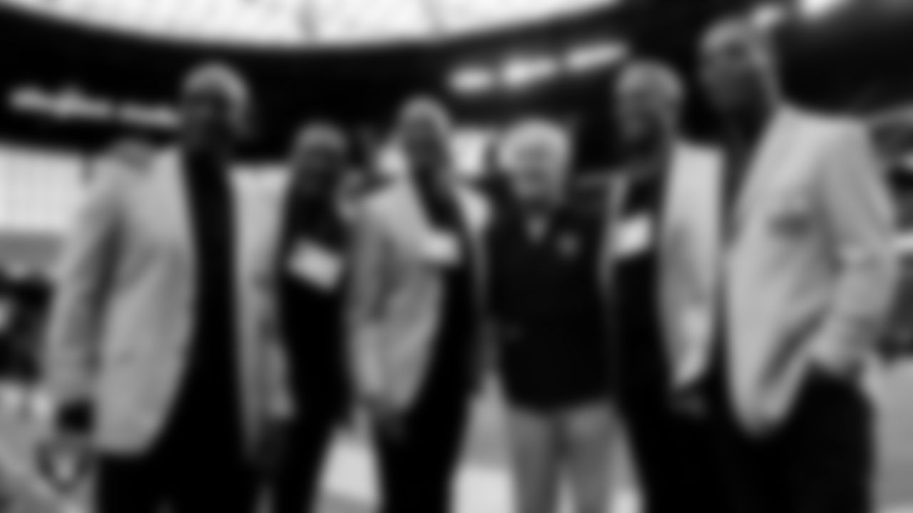Las Vegas Raiders Head Coach Pete Carroll poses with alumni Eric Dickerson, Tim Brown, James Lofton, Mike Haynes and Marcus Allen before the regular season home game against the Tennessee Titans at Allegiant Stadium.