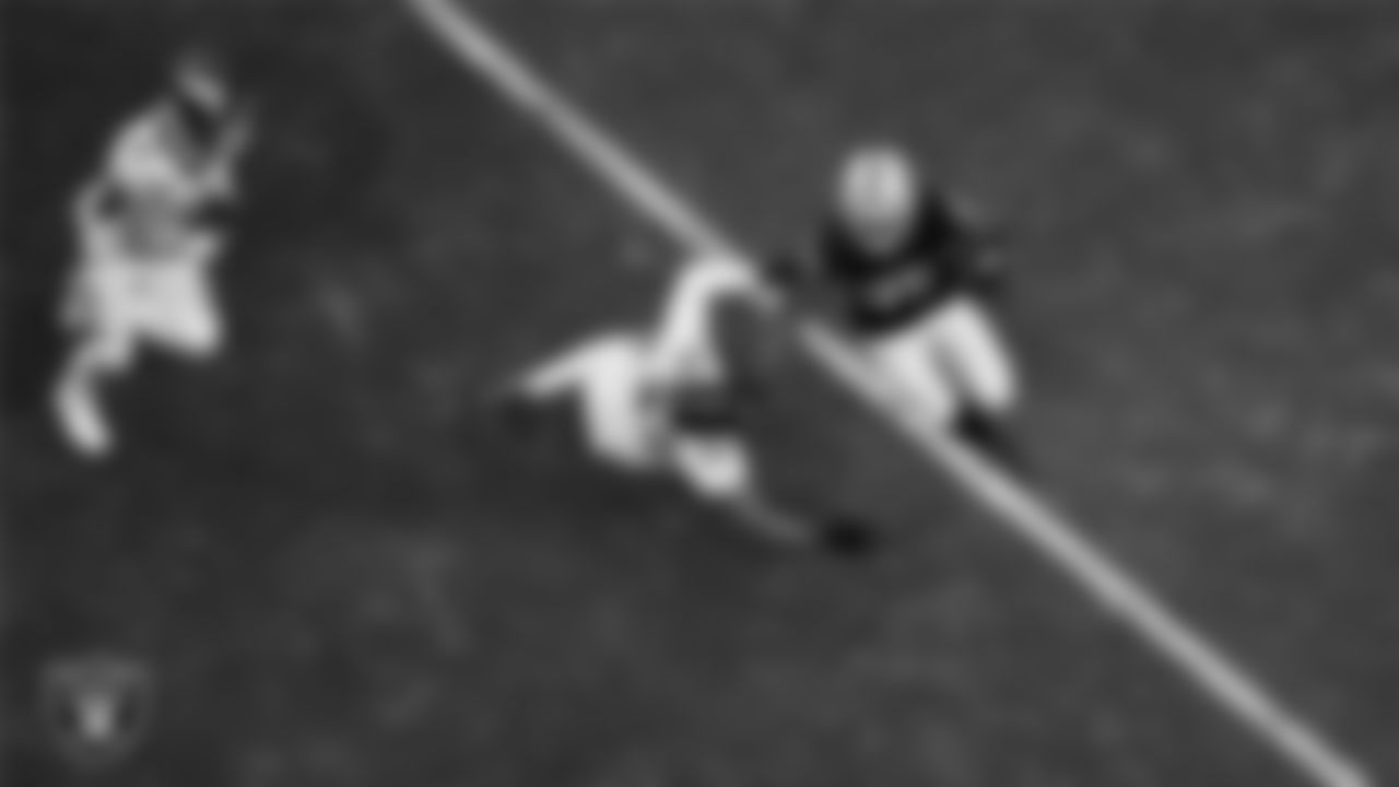 Las Vegas Raiders running back Zamir White (35) rushes during the regular season home game against the Denver Broncos at Allegiant Stadium.