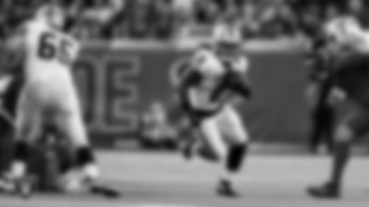 Las Vegas Raiders running back Ashton Jeanty (2) rushes for a 51-yard touchdown during the regular season away game against the Houston Texans at NRG Stadium.