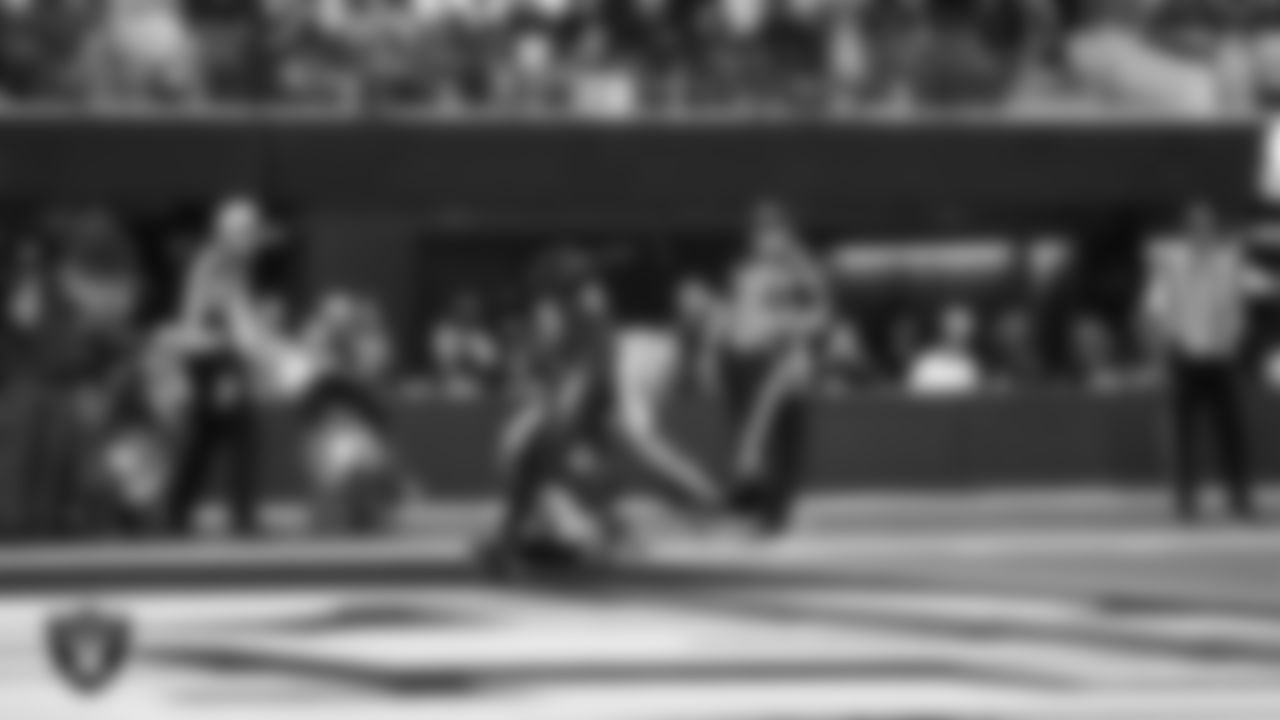 Las Vegas Raiders tight end Brock Bowers (89) makes a 6-yard touchdown catch during the regular season away game against the Los Angeles Chargers at SoFi Stadium.